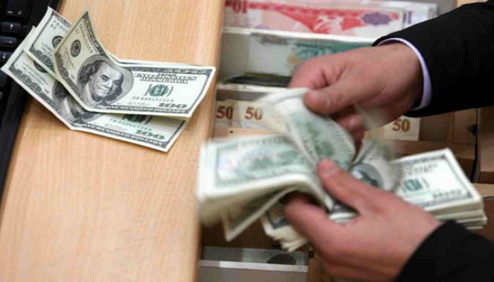 البنك المركزي يرفع سعر الدولار رسمياً إلى 18 جنيه