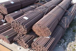 حديد عز ترفع أسعارها لرقم قياسي جديد