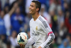 "كريستيانو رونالدو" يصبح ثالث رياضي يوقع عقدًا "مدى الحياة" مع "نايكي"