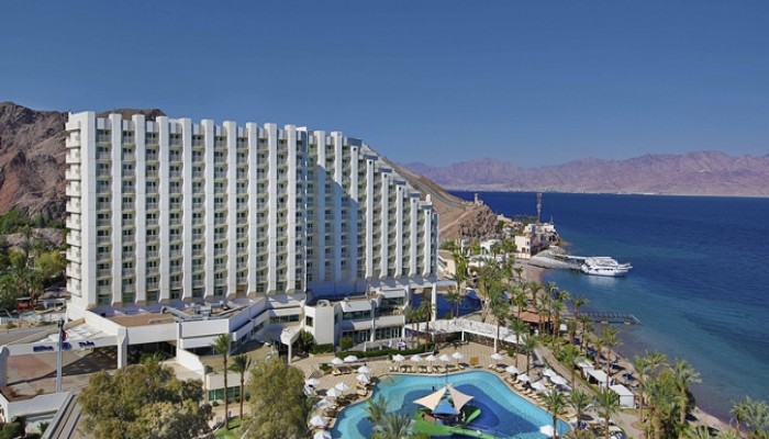 "هيلتون" يصفّي أعماله في طابا ويسرح العاملين