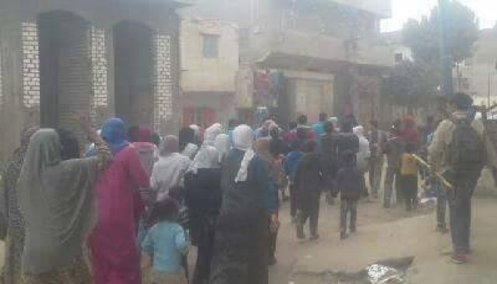 تسقط عصابة العسكر شعار طلاب ضد الانقلاب بحوش عيسى خلال مسيرة حاشدة