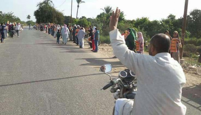 أهالي الحسينية بالشرقية يتظاهرون للمطالبة بحق الغلابة