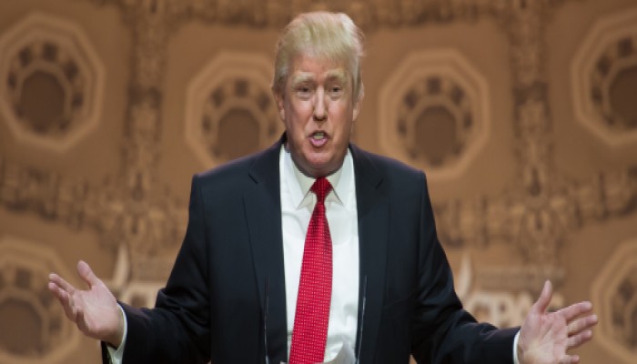 الأمريكيون يبحثون عن كيفية "إزاحة ترامب" عبر الإنترنت