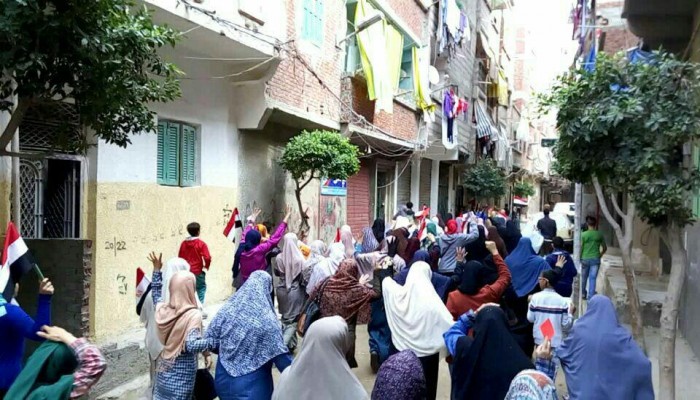 تظاهرة بمنطقة سكينة رمل الاسكندرية تطالب بإسقاط حكم العسكر