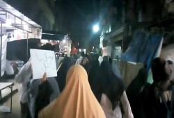 ثوار الرمل يالإسكندرية يرفعون شعارات "ارحل يا فاشل".. وسط تأييد الأهالي المارة