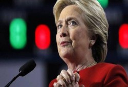 كلينتون تلقي باللوم على مدير الـ"FBI" في خسارتها بالانتخابات