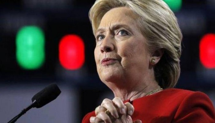 كلينتون تلقي باللوم على مدير الـ"FBI" في خسارتها بالانتخابات