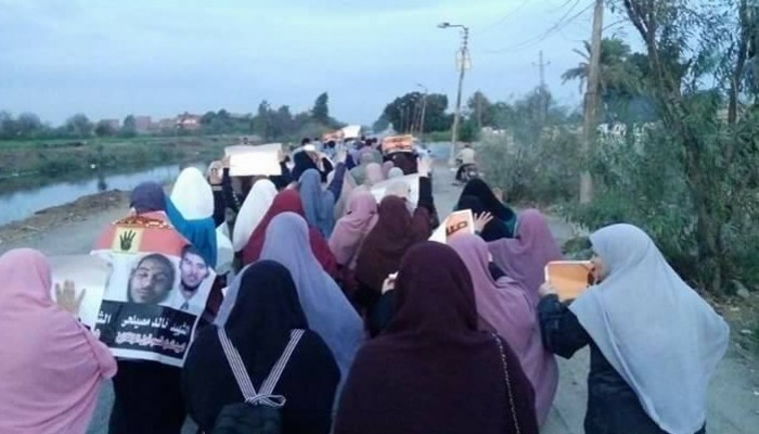 مسيرة على طريق الزقازيق تندد بالأحوال الاقتصادية