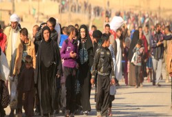 عشرات الآلاف من الموصليين ينامون في العراء ويعيشون أياماً قاسية