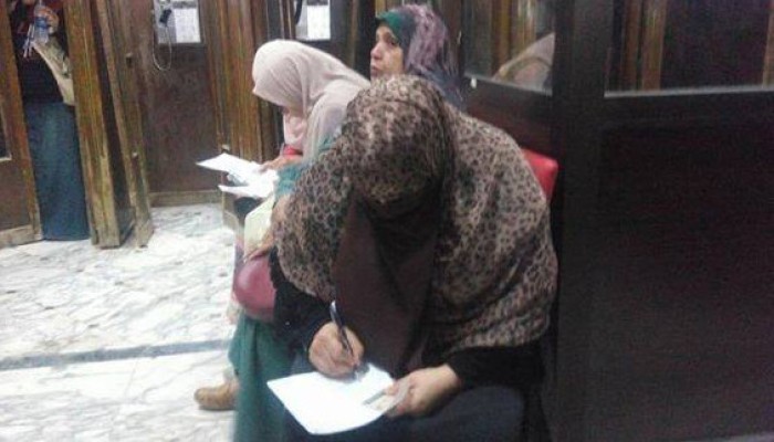 أهالى معتقلي برج العرب يرسلون تلغرافات للنائب العام بجرائم الضابط عمرو عمر