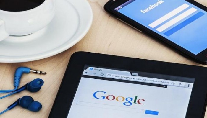 "جوجل" و"فيسبوك" تتوعدان المواقع التي تبث أخبارًا كاذبة