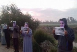 ثوار الدلنجات ينتفضون بسلسلة بشرية تضامنا مع معتقلى برج العرب