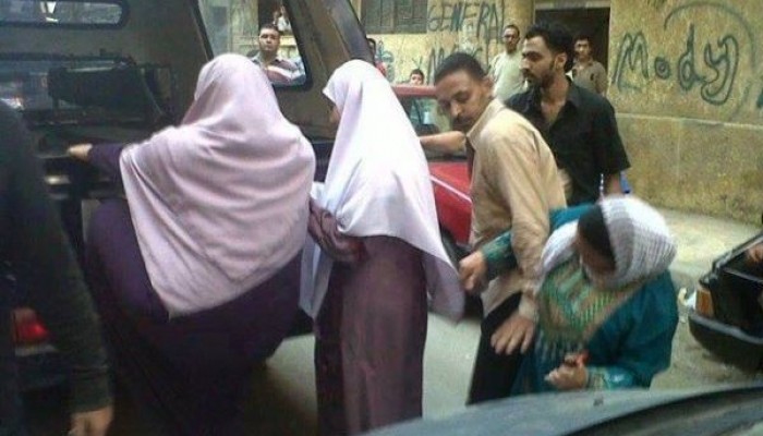 أمن الانقلاب يعتقل سيدة أثناء زيارة زوجها بالمعتقل