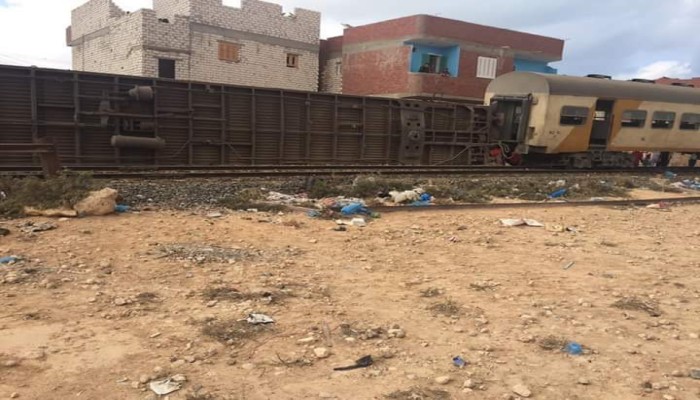 خروج قطار ركاب عن القضبان بخط القاهرة ـ مطروح دون وقوع إصابات
