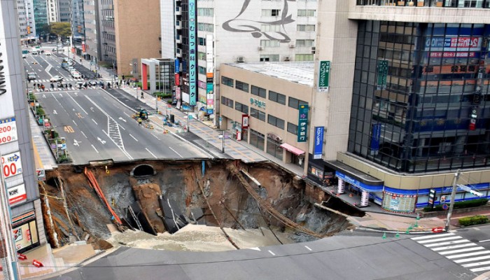 بالفيديو والصور.. حفرة اليابان العملاقة تختفي في 48 ساعة