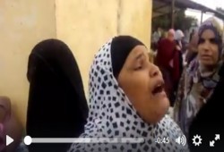 أهالي معتقلي العقرب: "ولادنا خرجوا للزيارة متبهدلين" .. وتظاهرة أمام محكمة المنشية (فيديو)