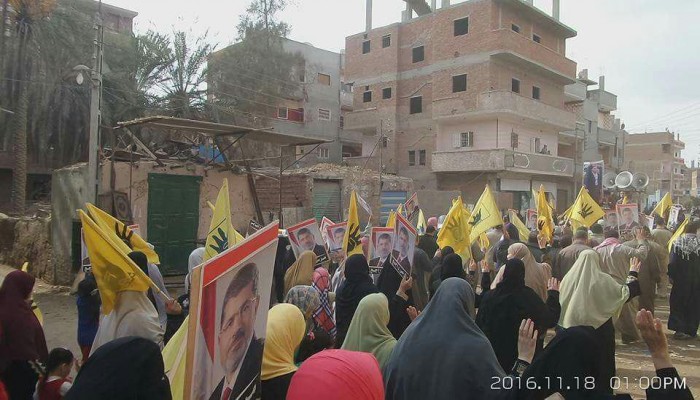 قرية الرئيس مرسي بالشرقية تنتفض وترفع"ارحلوا" في وجه العسكر