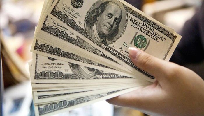 ارتفاع سعر الدولار في السوق السوداء مسجلًا 17 جنيهًا للبيع