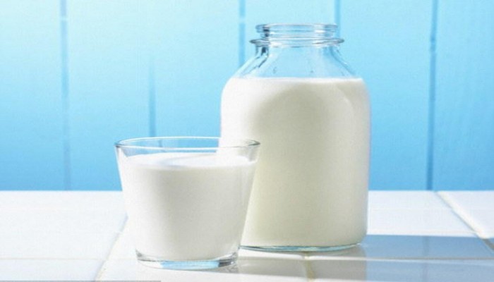 دراسة: تناول الأطفال الحليب كامل الدسم أكثر فائدة ويجعلهم أكثر نحافة