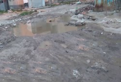 البحيرة : أهالى مساكن الشاملة بكفر الدوار يغرقون فى مياه الصرف الصحي