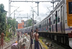 الهند : مقتل العشرات في انقلاب قطار وهم نائمون