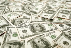 "الدولار" يقفز إلى 18 جنيها بالسوق السوداء