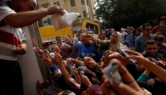 السكر: بين النقص والاحتكار وإضراب العمال