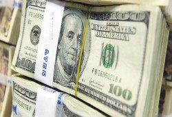 الذهب يشتعل والدولار يكسر حاجز 18 جنيها