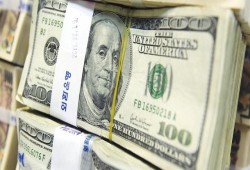 الذهب يشتعل والدولار يكسر حاجز 18 جنيها