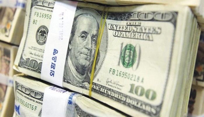 الذهب يشتعل والدولار يكسر حاجز 18 جنيها