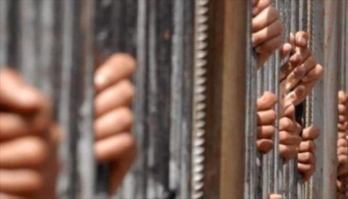 الاحتلال الصهيوني يهدد بتغذية معتقليْن فلسطينيين مضربيْن عن الطعام قسرياً