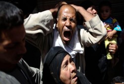 من السكر للحديد.. المواطن يدفع ثمن تعويم الجنيه