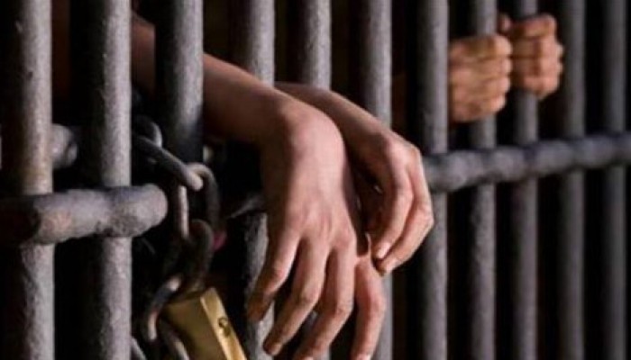 الموت البطيء لمعتقلى الفيوم بسجن المنيا .. والأهالي "جهنم الحمراء"