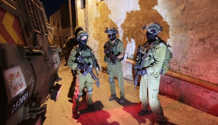 فلسطين المحتلة.. اعتقال 6 بحملة مداهمات بالضفة الغربية