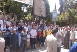 الأهالي يحاصرون مركز شرطة الحامول بعد اعتداء وكيل نيابة على مواطن