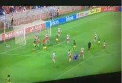 شاهد: هدف أسطوري لحارس مرمي في شباك منافسه بالدقيقة الـ 96