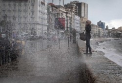 أجازة دراسية وإغلاق الموانئ.. تعرف على آخر تطورات سوء الأحوال الجوية