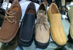 الركود يضرب سوق الأحذية .. والأسعار وصلت 1300 جنيه للحذاء