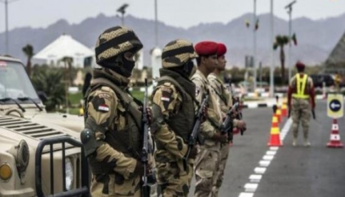 كتائب السيسي الإلكترونية تُخيّر المصريين: تعيش فقير أم لاجئ في بلد تانية؟