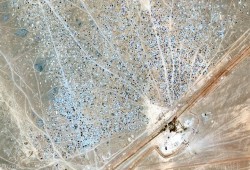 الموت البطيء يواجه الأطفال السوريين بمخيم الركبان