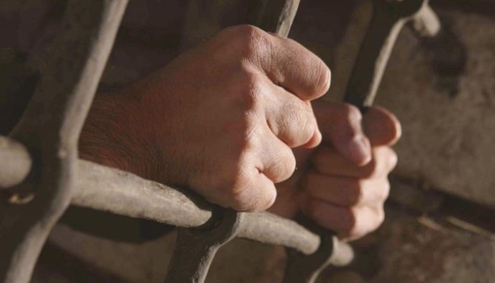 تدهور صحة المعتقلين في سجن طرة بسبب الإهمال الطبي والتعذيب