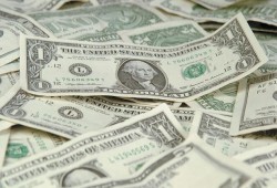 الدولار يرتفع في 5 بنوك بنهاية تعاملات الثلاثاء