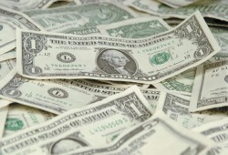 الدولار يرتفع في 5 بنوك بنهاية تعاملات الثلاثاء