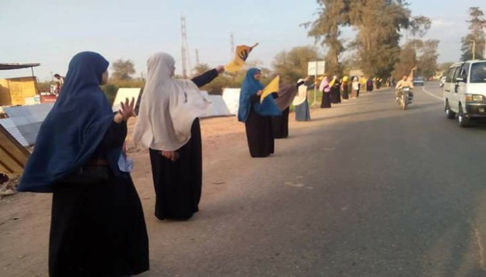 الشرقية: سلسلة بشرية بالزقازيق تنديدا بتصفية 3 ثوار أمس