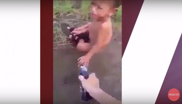 فيديو مفجع.. بوذي يعذب طفلا مسلما بالكهرباء