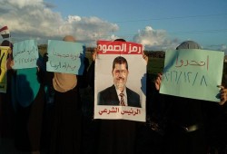 سلسلة بشرية صباحية لحرائر دمياط أمام قرية أم الرضا