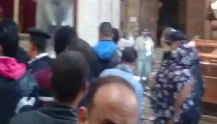 قنبلة تزن 6 كيلو جرامات تركتها سيدة وانصرفت .. من أدخلها الكاتدرائية ؟!