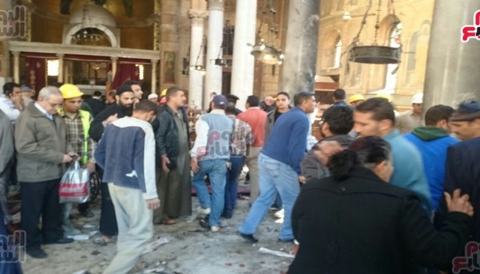 25 قتيلا في انفجار داخل كنيسة قبطية في القاهرة