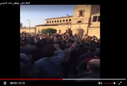 أقباط يهتفون أمام الكاتدرائية : "مش عايزين السيسي في العيد"