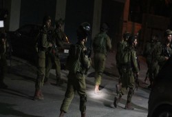 الاحتلال يعتقل 15 مواطناً ويصيب 4 في الضفة